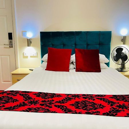 Trivelles Park Hotel Престон Экстерьер фото